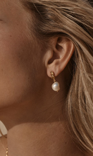 Load image into Gallery viewer, AMBER SCEATS Adelanto Earrings at SAINTE