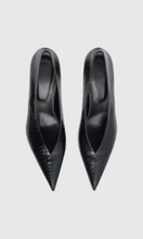 Load image into Gallery viewer, CAMILLA AND MARC Celia Croc Look Pump