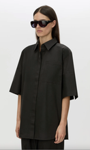 Load image into Gallery viewer, CAMILLA AND MARC Winslow Short Sleeve Shirt