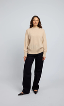 Load image into Gallery viewer, HUNTLY Flora Slouchy Crew