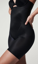Load image into Gallery viewer, SPANX Thinstincts 2.0 High-Waisted Mid-Thigh Short