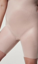 Load image into Gallery viewer, SPANX | Thinstincts 2.0 High-Waisted Mid-Thigh Short