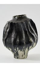 Load image into Gallery viewer, THE FOUNDRY Olivio Vase Noir SAINTE