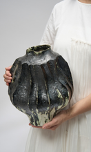 Load image into Gallery viewer, THE FOUNDRY Olivio Vase Noir SAINTE