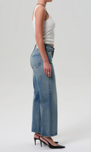 Load image into Gallery viewer, CITIZENS OF HUMANITY Lindz Low Rise Easy Straight
