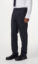 Load image into Gallery viewer, NN .07 Bill Classic Lightweight Regular Fit Trouser
