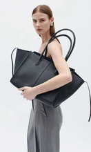 Load image into Gallery viewer, RYLAN 7.44 Large Tote
