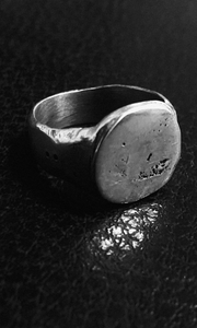 BLACK | Vol. I Signet